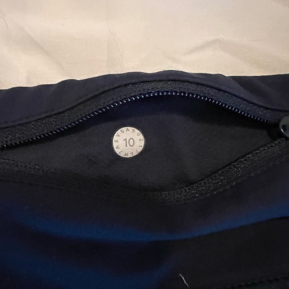 Lululemon Speed Up Shorts - Picture 2 of 2